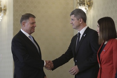 Dan Barna: Particip la vot şi votez actualul preşedinte. Îi îndemn pe simpatizanţi şi susţinători să facă la fel. Toate ştirile despre boicot sunt încă o minciună ordinară din şirul de ştiri false marca PSD
