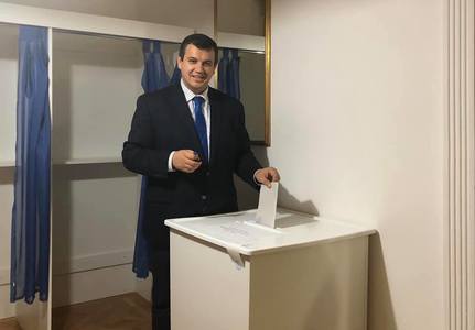 Alegeri prezidenţiale 2019 – Eugen Tomac a votat în Serbia: Preşedintele României trebuie să îşi îndrepte atenţia şi către cei care sunt nevoiţi să lupte pentru a-şi apăra identitatea, cultura şi tradiţiile româneşti - FOTO/ VIDEO