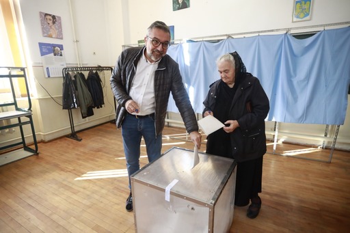 Alegeri prezidenţiale 2019 – Senatorul Lucian Romaşcanu, îndemn pentru români de a merge la vot: E important să fii parte a lucrurilor care se întâmplă la tine în ţară