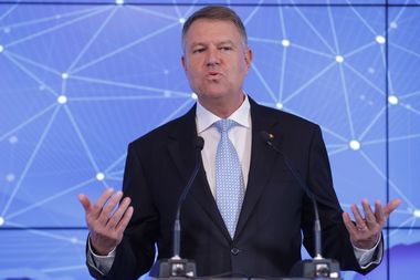 Iohannis, despre o eventuală asumare a răspunderii Guvernului pe legea bugetului: În condiţiile unui guvern puternic minoritar, asumarea răspunderii este o metodă de legiferare delegată care poate să funcţioneze pentru orice tip de lege