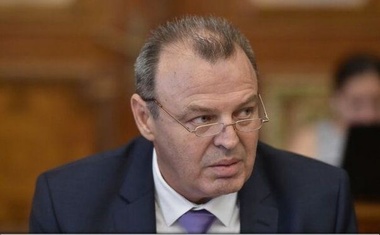 Lucian Şova: Ipocrizie şi nepricepere! Te numeşti Corina Cretu.  Atât cât am fost ministru al Transporturilor în 2017, tot atâta minte şi pricepere are doamna Creţu la fonduri europene şi altele

