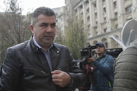Fostul preşedinte al Transelectrica Marius Dănuţ Caraşol, care şi-a falsificat diploma de studii, trimis în judecată