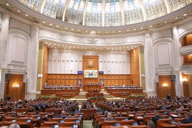 UPDATE - Guvernul şi-a angajat răspunderea pe Legea bugetului pentru 2020, Legea asigurărilor sociale şi modificarea OUG 114/ Orban: Vă propunem să facem un cadou românilor de Crăciun şi de Anul nou/ Simonis: Călcaţi în picioare Constituţia - VIDEO