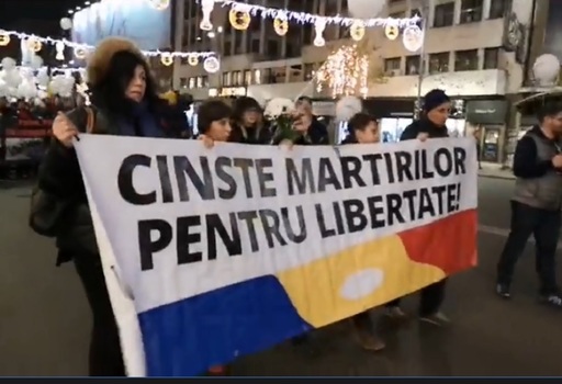 UPDATE - Preşedintele Klaus Iohannis şi premierul Ludovic Orban s-au alăturat participanţilor la marşul "Memorial 22 Decembrie 1989: Suntem alături de ei!"