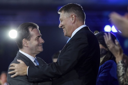 Iohannis, despre anticipate: Moţiunea de cenzură e o variantă prin care se poate iniţializa acest proces, dar tehnic şi demisia e o metodă. Aceste chestiuni le voi discuta şi cu premierul şi cu alţii / Sunt mulţumit de felul în care Orban îşi face treaba