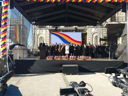 Huiduieli şi scandări "Vrem autostradă", în timpul discursului ţinut de Iohannis la Iaşi