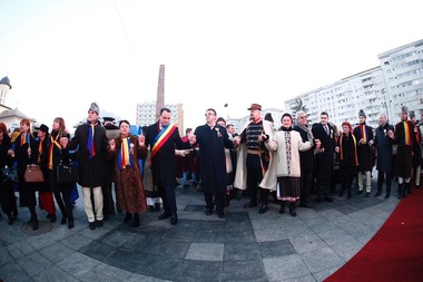 Marian Oprişan şi primarul din Focşani cer Ministerului de Interne să-l verifice pe prefectul de Vrancea, pe care-l acuză că a generat ”un climat de dezbinare şi minciună” care a dus la organizarea a două manifestări diferite cu ocazia Unirii 