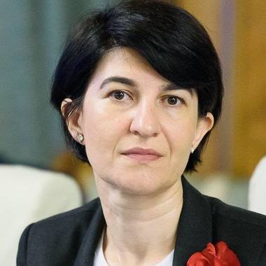 Aviz negativ pentru ministrul desemnat al Muncii în comisiile de specialitate din Parlament. Violetei Alexandru i s-a reproşat că „i-a plătit Soros salariile”
