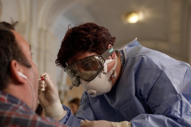 Turcan: Sunt în sala de grup parlamentar a PNL, aşteptăm cu toţii să fim testaţi pentru coronavirus. În faţa pericolului bolii, suntem toţi la fel
