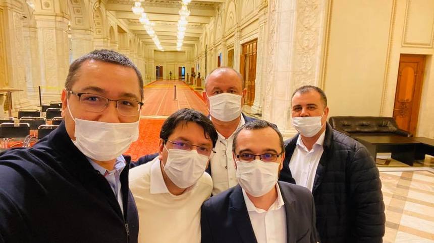 Ponta, despre învestirea Guvernului: Am votat împotriva acestei mascarade/ Pesediştii trec Guvernul Orban/ Orban este cel vinovat de faptul că am irosit sute de teste, de mănuşi şi măşti de care oameni aveau nevoie