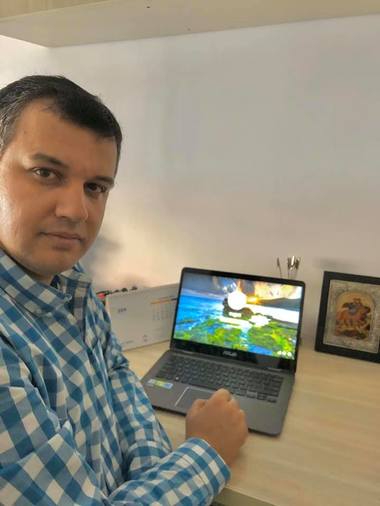 Eugen Tomac anunţă că a reuşit să revină din America, după ce a schimbat mai multe avioane/ liderul PMP va sta izolat la domiciliu 14 zile