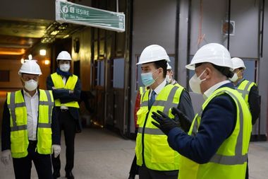 Ludovic Orban şi Lucian Bode au verificat stadiul lucrărilor la Magistrala M5 de metrou, secţiunea Râul Doamnei – Eroilor