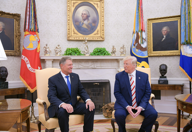 Iohannis, întrebat despre discuţia cu Donald Trump: Am discutat despre impactul economic, despre măsurile de relaxare, dar şi despre securitatea flancului estic al NATO
