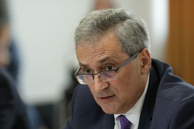 Vela: După 15 mai, nu va exista o limită teritorial-administrativă în cadrul căreia să vă puteţi deplasa sau să nu vă puteţi deplasa; era foarte dificil de impus limite în zone metropolitane/ Nu va mai fi nevoie de completarea declaraţiilor. VIDEO