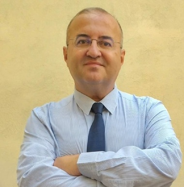 Claudiu Săftoiu, director general al Editurii Didactice şi Pedagogice, în timpul dezbaterii moţiunii împotriva ministrului Educaţiei: Monica Cristina Anisie, profesorul care înalţă, ca profesor şi ministru, interesul pentru elevii şi studenţii români