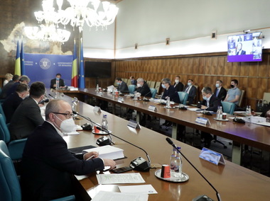 Guvernul elimină din programul IMM Invest cerinţa de instituire a ipotecii şi certificatul COVID-19