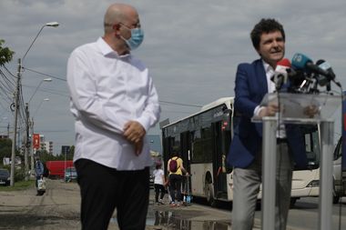 PNL: PSD minte în mod ordinar în încercarea de a se dezice de viceprimarul Bădulescu căruia putem să îi schimbăm numele în Aurelian Firea / Angajaţi ai Primăriei au încercat să-l intimideze pe Nicuşor Dan

