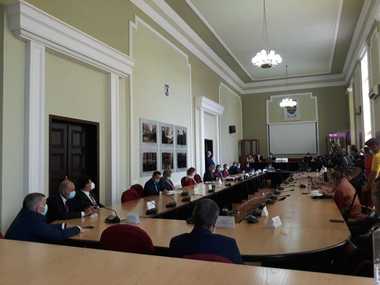Lucian Bode a prezentat planurile Ministerului Transporturilor pentru Timişoara: Pasaje feroviare, trenuri care vor circula cu 160 km/oră şi un sens giratoriu suspendat
