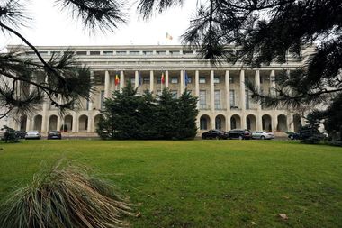 UPDATE - Un funcţionar de la Registratura Guvernului, infectat cu noul coronavirus/ Angajatul nu a intrat în contact direct cu membri ai Cabinetului/ Nelu Tătaru: Starea pacientului este bună