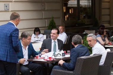 Orban, despre momentul redeschiderii restaurantelor: Când va exista o scădere semnificativă a numărului de infectări zilnice
