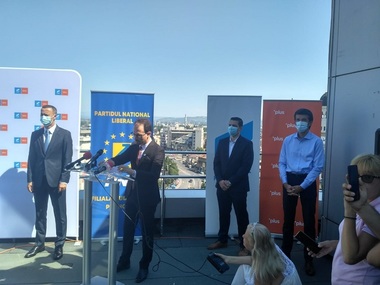 PNL, USR şi PLUS anunţă prima alianţă electorală la nivel judeţean, în Prahova. Cele trei formaţiuni se susţin reciproc pentru Consiliul Judeţean  şi primăriile unor localităţi, nu şi pentru Ploieşti - FOTO
