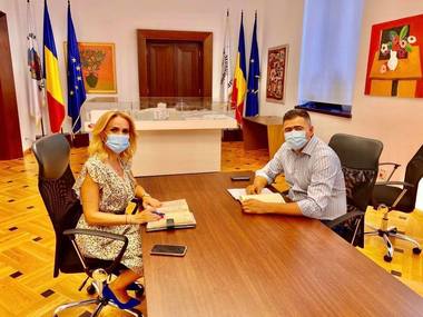 Gabriela Firea s-a întâlnit cu Dan Cristian Popescu, viceprimarul PNL care candidează la Primăria Sectorului 2. Discuţiile au vizat proiectul acestuia pentru sector