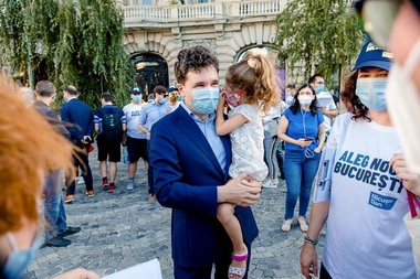 PNL şi Alianţa USR-PLUS au început strângerea de semnături pentru candidatura lui Nicuşor Dan la Primăria Capitalei - FOTO, VIDEO