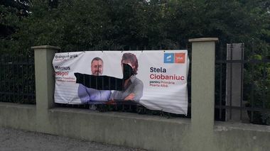 Constanţa: Dosar penal, după ce bannerele candidatei USR din Poarta Albă au fost tăiate/ USR acuză ”intimidări în stil mafiot”