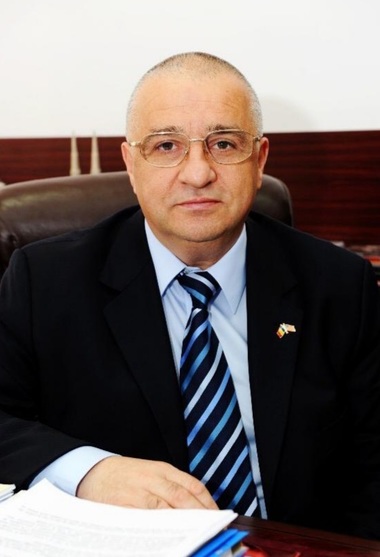 Constanţa: Felix Stroe, candidat pentru preşedinţia Consiliului Judeţean, deşi anterior a fost anunţată susţinerea actualului preşedinte al CJ/ De altfel, panouri electorale cu fotografia lui Marius Horia Ţuţuianu au fost amplasate deja în oraş - FOTO