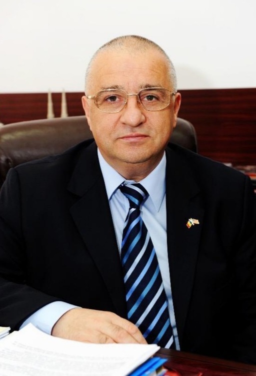 Constanţa: Felix Stroe, candidat pentru preşedinţia Consiliului Judeţean, deşi anterior a fost anunţată susţinerea actualului preşedinte al CJ/ De altfel, panouri electorale cu fotografia lui Marius Horia Ţuţuianu au fost amplasate deja în oraş - FOTO