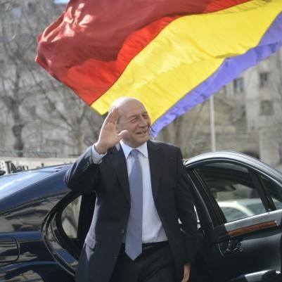 Fostul preşedinte Traian Băsescu îşi depune astăzi candidatura pentru Primăria Capitalei
