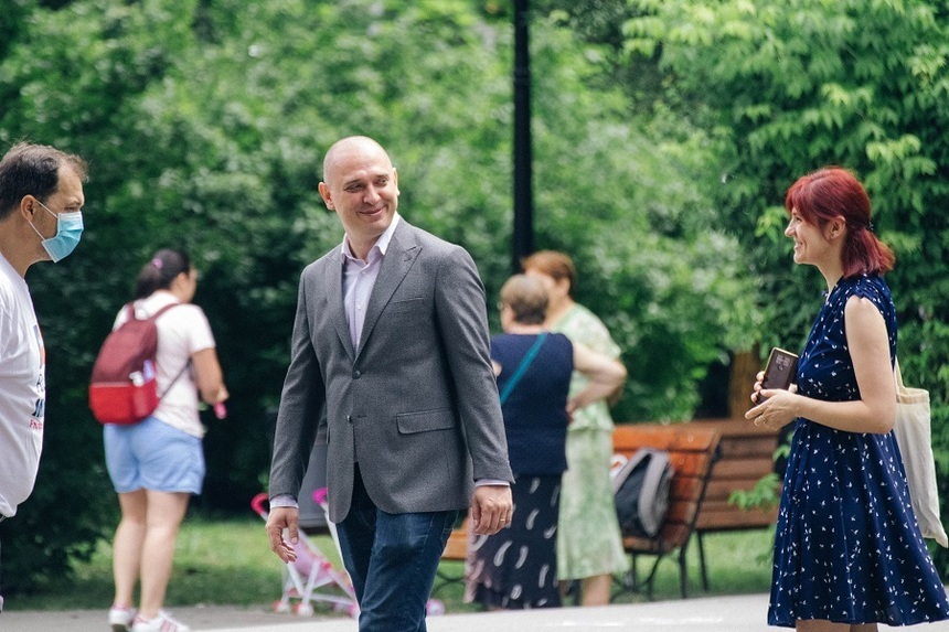 (P) INTERVIU Radu Mihaiu, candidatul USR PLUS la Primăria Sectorului 2: „Sunt capabil să scot mafia din primărie“. Ce planuri are pentru un parc nou în zona Gării Obor