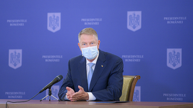 Iohannis: Concediu nu am avut. Cred că e bine să se facă concediu, oamenii au nevoie de concediu, dar în condiţii de siguranţă/ Despre începutul şcolii: Soţia mea, Carmen, e cadru didactic, va merge la şcoală şi va respecta, evident, toate măsurile