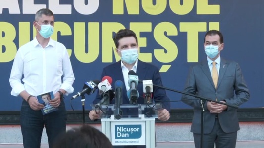 Nicuşor Dan a marcat startul campaniei electorale, lipind un afiş împreună cu Orban şi Barna. Orban: Am făcut un gest simbolic, prin care să dăm semnalul că eliberarea Bucureştiului a început - VIDEO