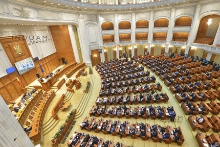 Şedinţa în care urma să se dezbată moţiunea de cenzură, închisă din lipsă de cvorum/ Au fost prezenţi doar 226 de parlamentari