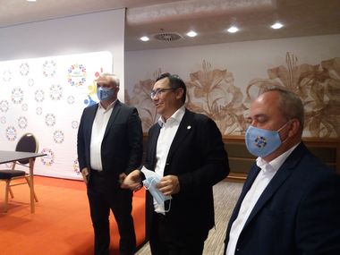 Ponta susţine că nu se fac prea multe teste pentru coronavirus pentru a nu fi depistate multe cazuri, astfel încât să poată fi organizate alegerile