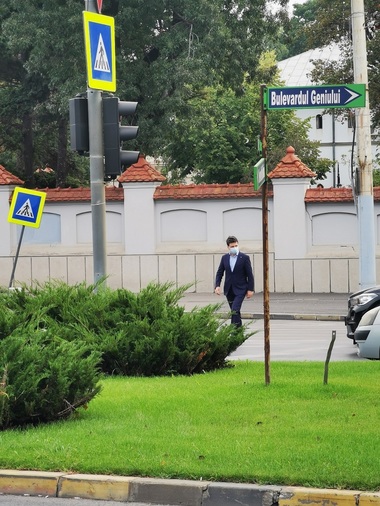 UPDATE - Ludovic Orban şi Nicuşor Dan s-au întâlnit cu preşedintele Iohannis/ Preşedinţia: Preşedintele a apreciat că soluţiile propuse de Nicuşor Dan sunt fezabile şi pot duce la rezolvarea deficienţelor grave existente la nivelul Capitalei - FOTO
