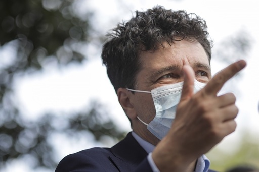 Nicuşor Dan: Cu elicopterul pregătit şi Primăria închisă, Elena Ceauşescu lansează ultimele fake-news-uri/ Firea revarsă râuri de minciuni, invenţii absurde/ Aflăm că bucureştenii au avut apă caldă şi, dacă nu au avut, e vina lui Iohannis şi a guvernelor