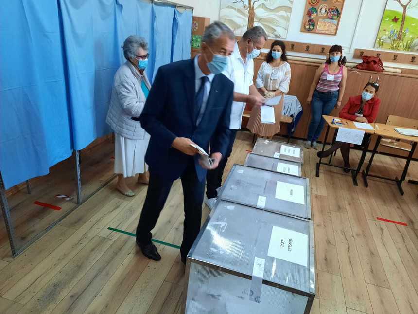 ALEGERI LOCALE 2020 - Candidatul Pro România la funcţia de primar al municipiului Buzău s-a prezentat la secţia de votare fără carte de identitate