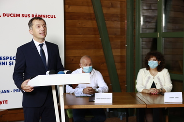 ALEGERI LOCALE 2020 - Primarul din Râmnicu Sărat: Oameni buni, aveţi un singur mod de a opri aceste hoarde de interlopi să pună stăpânire pe oraş! Mai avem timp dacă ne trezim! Dacă nu, oraşul va rămâne la discreţia lor şi ne merităm soarta