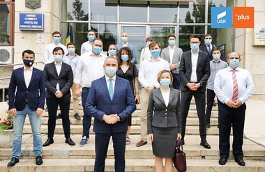 Şefii USR-PLUS Iaşi resping oferta PNL privind formarea de majorităţi în Consiliul Local şi Consiliul Judeţean, motivând că este ca şi cum ar face alianţă cu PSD

