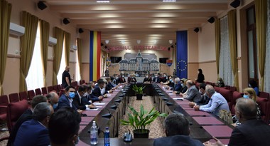 Dolj: Noul preşedinte al Consiliului Judeţean şi consilierii judeţeni votaţi pe 27 septembrie şi-au primit certificatele doveditoare

