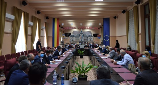 Dolj: Noul preşedinte al Consiliului Judeţean şi consilierii judeţeni votaţi pe 27 septembrie şi-au primit certificatele doveditoare

