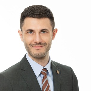 Cornel Zainea demisionează din USR şi din Parlament: USR şi se pare că şi PLUS devin partide în care câştigă cine “are control pe filială”. Din Parlament demisionam oricum, ”pentru a nu rămâne cu tinicheaua pensiei speciale agăţate de coadă”