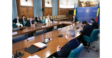 Propunere CNSU pentru campania electorală: Evenimente cu maxim 20 de persoane în interior şi 50 în exterior, cu purtarea obligatorie a măştii de protecţie/ Echipe de 2 persoane pentru acţiunile din uşă în uşă