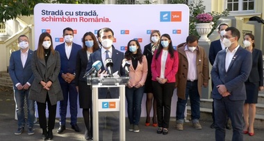 Lista candidaţilor USR-PLUS pentru alegerile parlamentare în Bucureşti este deschisă de Claudiu Năsui la Cameră şi la Senat de Ştefan Pălărie, expert în educaţie