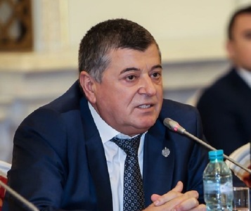 Senatorul Emanoil Savin, care a votat învestirea şi apoi căderea Guvernului Orban, candidează pentru un mandat de deputat din partea PER