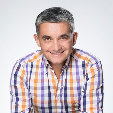 Primarul oraşului Sinaia, Vlad Oprea, diagnosticat cu COVID-19. El va depune online jurământul pentru un nou mandat