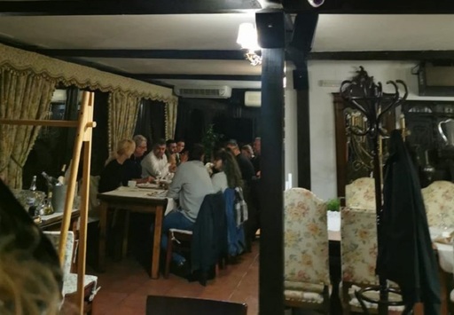 Marcel Ciolacu îşi cere scuze pentru că a transmis ”un semnal greşit” nerespectând distanţa la restaurant şi acuză IGPR de ”dublă măsură”