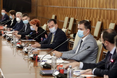 Orban şi Cîţu au avut miercuri discuţii cu reprezentanţii Asociaţiei Municipiilor, în perspectiva adoptării de către Guvern a rectificării bugetului pentru anul în curs